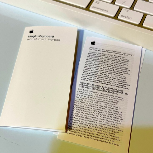 APPLE Magic Keyboard with Numeric Keypad US English White Wireless Chargable - Picture 4 of 8